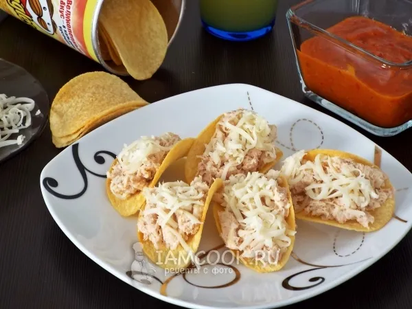 Фото блюда: Закуска на чипсах с сыром и рыбой