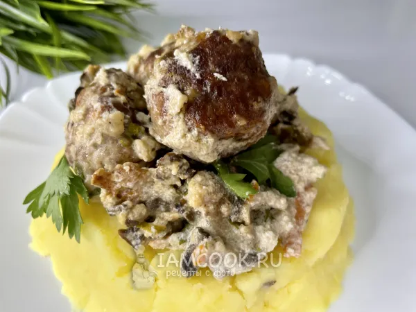 Фото блюда: Митболы в сливочном соусе на сковороде