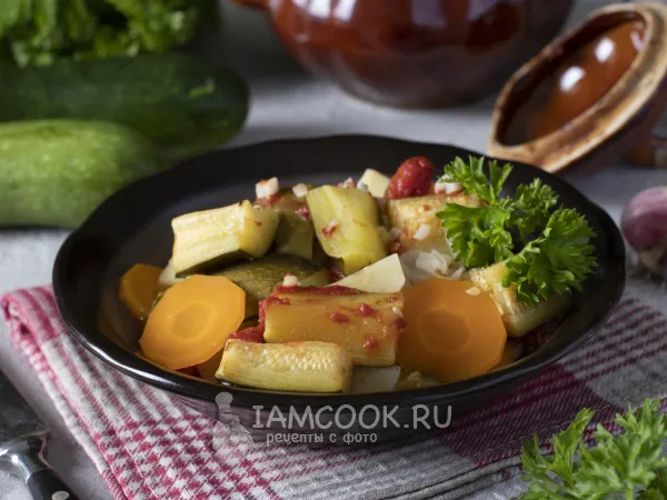 Фото блюда: Овощное рагу с кабачками в горшочках