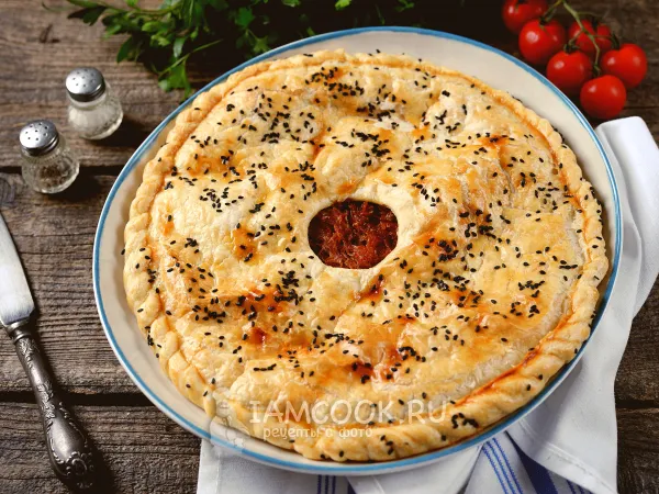 Фото готового блюда: Пирог с квашеной капустой (из слоеного теста)