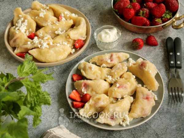 Фото блюда: Вареники с клубникой (творожное тесто)