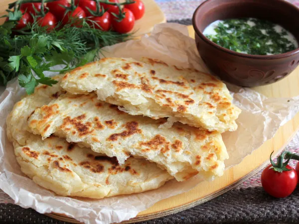 Фото блюда: Лепешка с манкой на сковороде