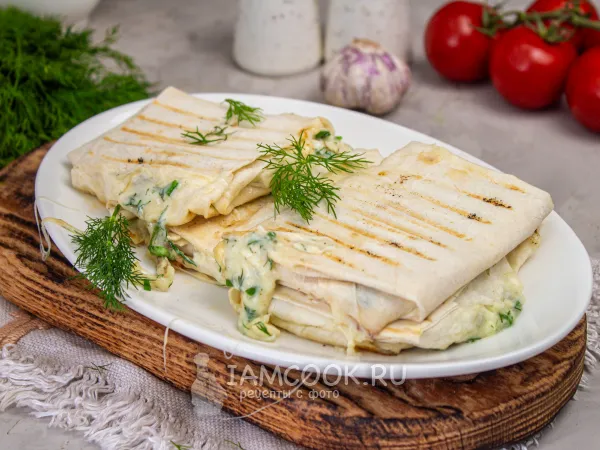 Фото готового блюда: Лаваш с сыром на гриле (электрическом)