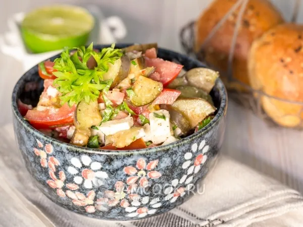 Фото блюда: Салат из баклажанов с помидорами и фетой