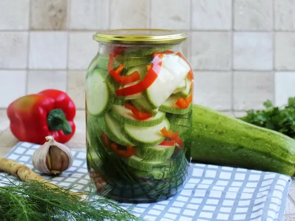 Фото блюда: Маринованные кабачки с хреном и чесноком