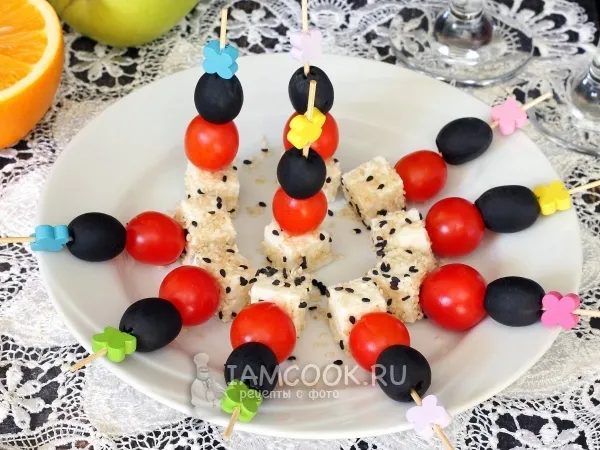 Фото готового блюда: Канапе с брынзой и помидорами черри