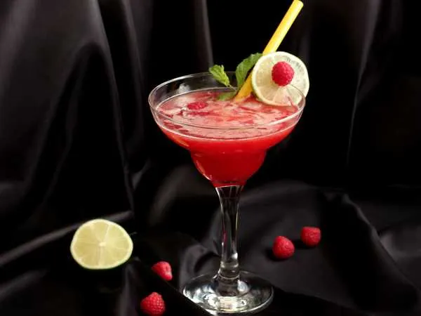 Фото готового блюда: Коктейль «Малиновый звон»