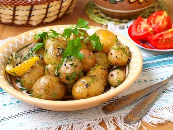 Фото готового блюда: Молодой картофель запеченный с кунжутом и лимоном