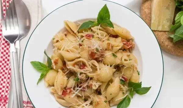 Фото блюда: Макароны с тунцом и помидорами
