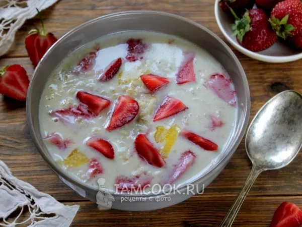 Фото готового блюда: Овсяная размазня с клубникой