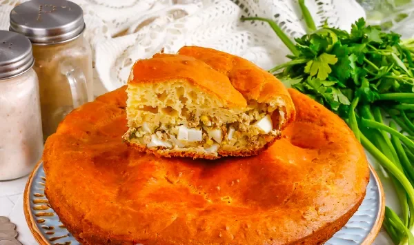 Фото блюда: Заливной пирог с сайрой и яйцом