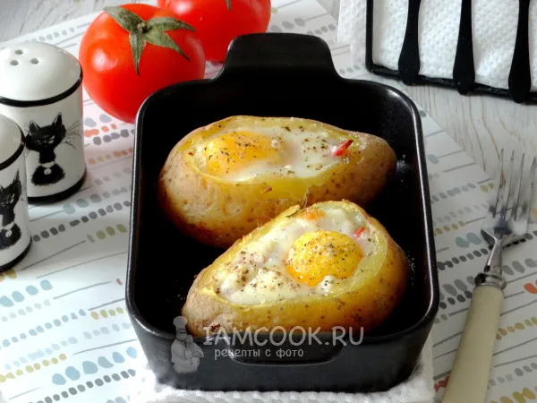 Фото готового блюда: Картофель, запечённый с яйцом в духовке (целиком)
