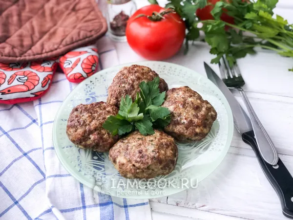 Фото готового блюда: Курино-говяжьи котлеты в духовке
