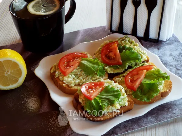 Фото блюда: Тосты с авокадо и творожным сыром