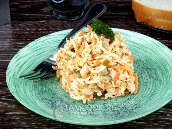 Фото блюда: Салат пикантный с корейской морковью и курицей