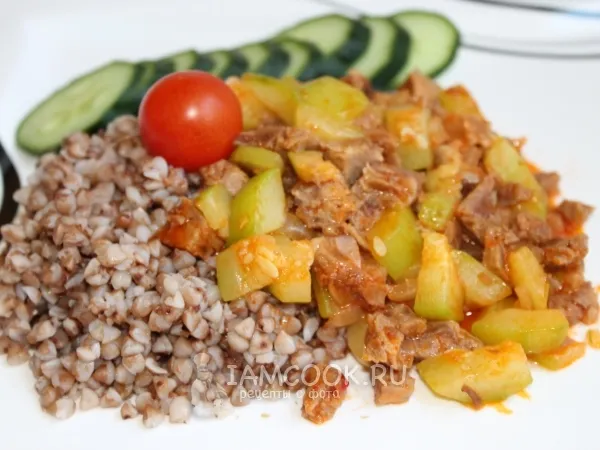 Фото готового блюда: Кабачки с говяжей тушенкой