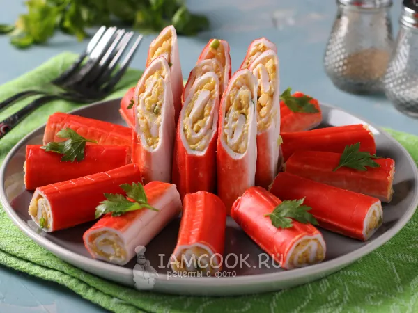 Фото готового блюда: Крабовые палочки, фаршированные рисом и яйцом