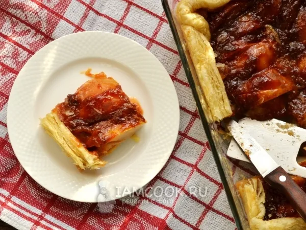 Фото готового блюда: Слоеный пирог с грушами