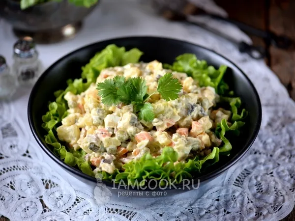 Фото готового блюда: Салат «Оливье» без мяса и колбасы