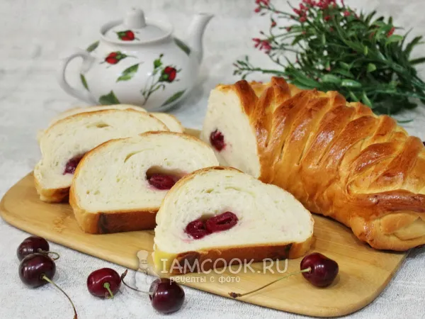 Фото блюда: Рулет с черешней (сдобный, на дрожжах)