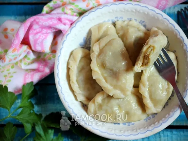 Фото готового блюда: Вареники с картофелем и говядиной