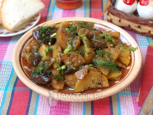 Фото готового блюда: Картофель запечённый с грибами в ароматных травах