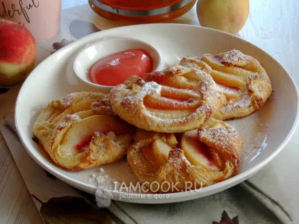 Фото готового блюда: Слойки с рикоттой и персиками