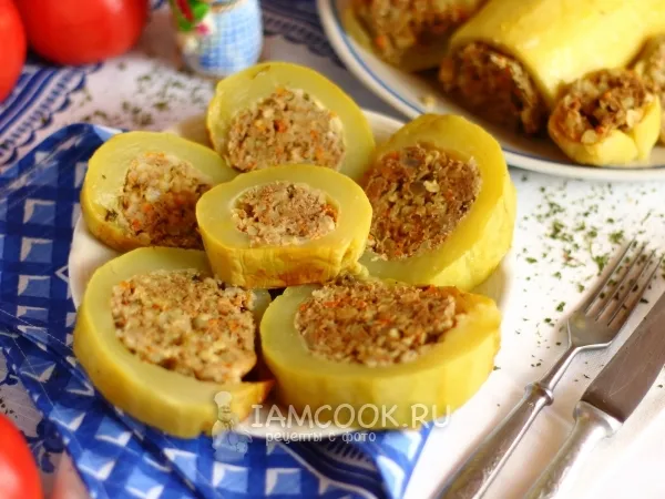 Фото блюда: Кабачок с фаршем и булгуром, запеченный в духовке целиком
