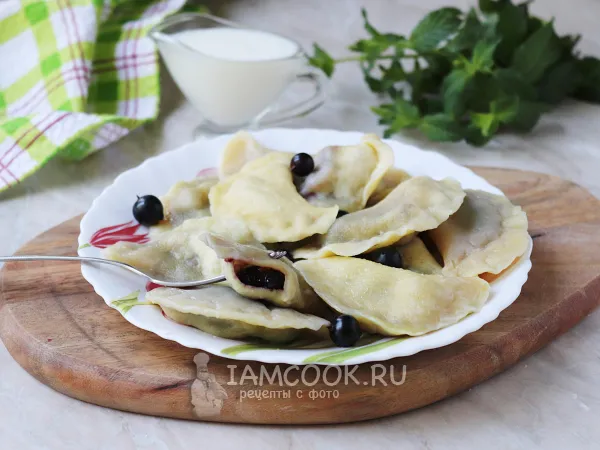 Фото блюда: Вареники с чёрной смородиной