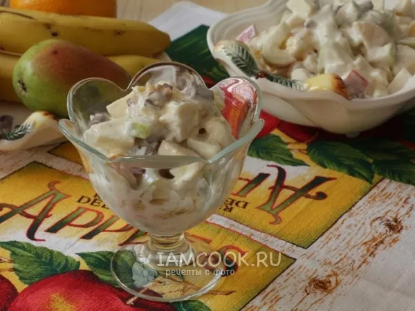Фото блюда: Фруктовый салат со сникерсом