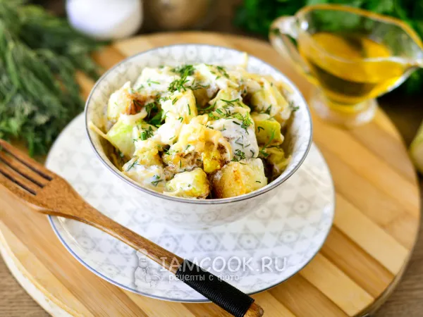 Фото готового блюда: Салат из жареных кабачков и сыра