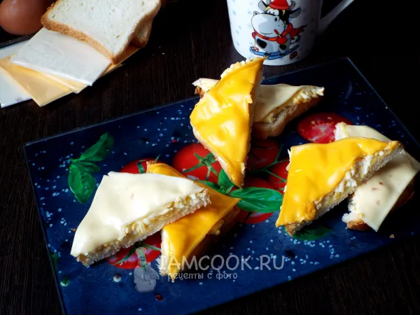 Фото блюда: Горячие бутерброды с яйцом и сыром в микроволновке