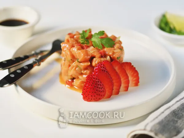 Фото блюда: Тартар из лосося с клубникой