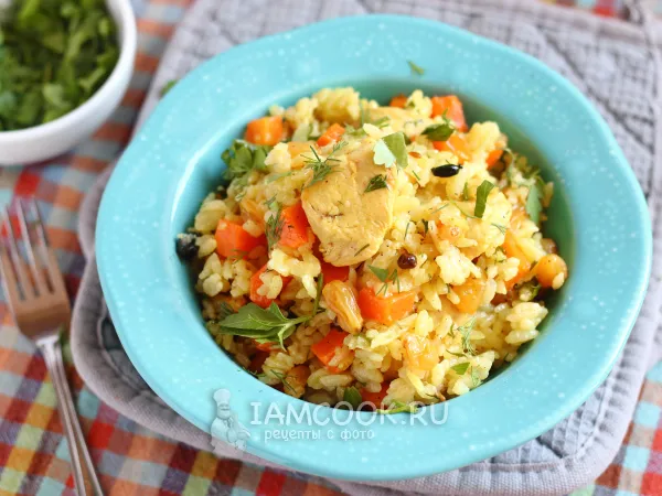 Фото готового блюда: Плов с курицей и изюмом