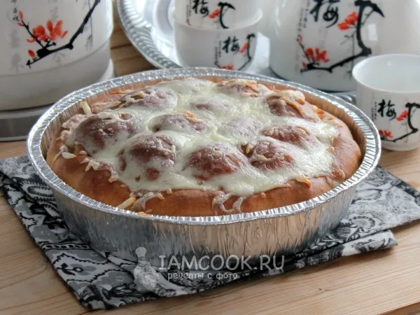 Фото готового блюда: Пирог с фрикадельками