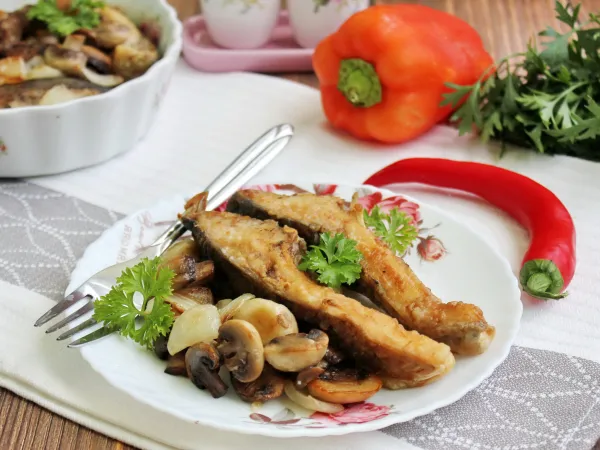 Фото блюда: Карп, запеченный с грибами в духовке