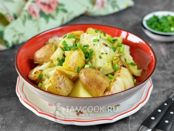 Фото готового блюда: Капуста с картошкой в рукаве в духовке