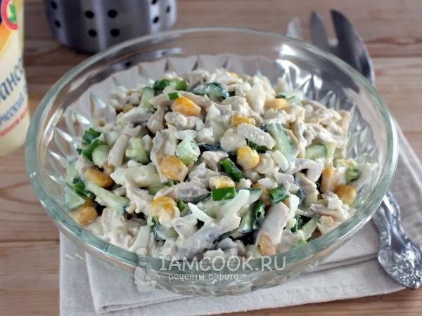 Фото готового блюда: Салат с кальмаром и курицей