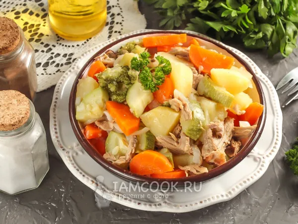 Фото блюда: Овощное рагу с тушенкой в мультиварке