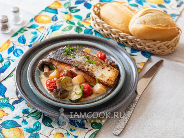 Фото блюда: Лосось с овощами в сливочном соусе