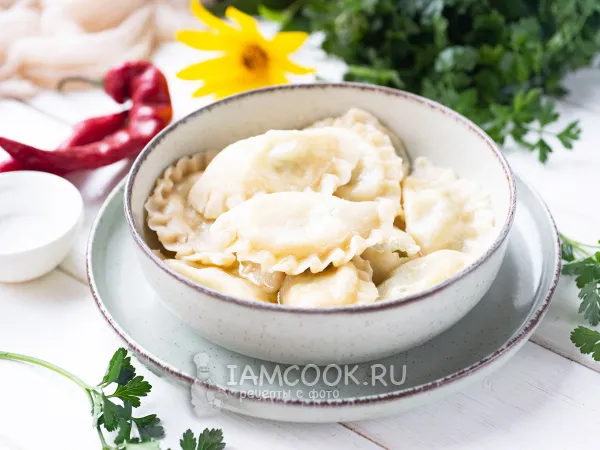 Фото блюда: Вареники с картошкой и зеленым луком