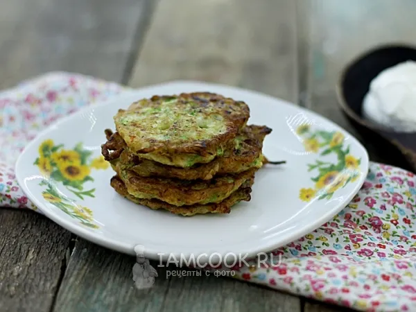 Фото блюда: Блинчики из тертых кабачков с яйцом