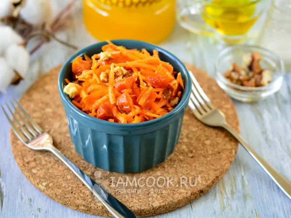 Фото готового блюда: Салат из моркови с курагой