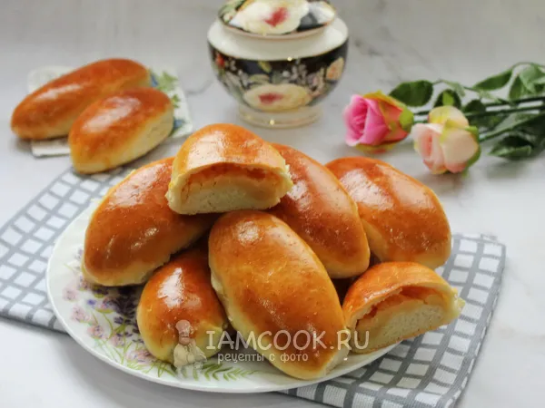 Фото готового блюда: Пирожки с горохом в духовке