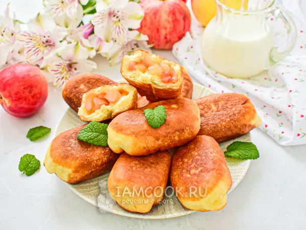 Фото готового блюда: Пирожки с яблоками жареные (из дрожжевого теста)