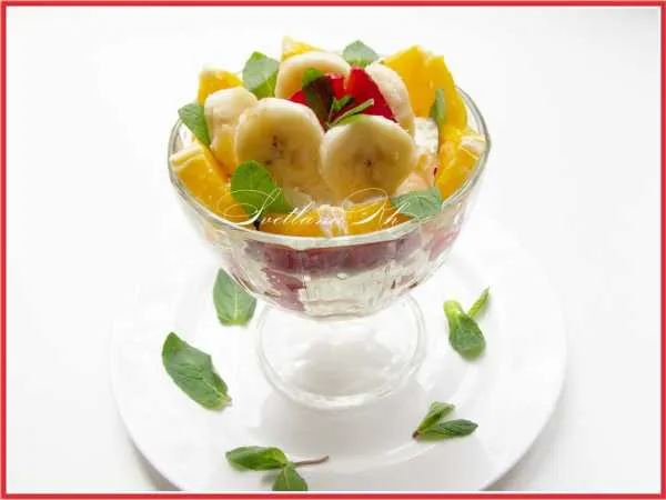 Фото блюда: Фруктовый десерт с мороженым и мятой