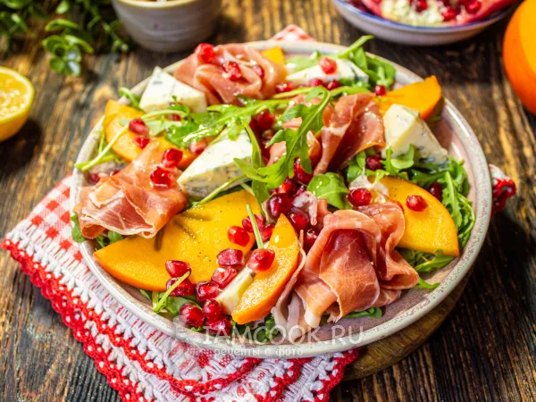 Фото блюда: Салат с хурмой и хамоном