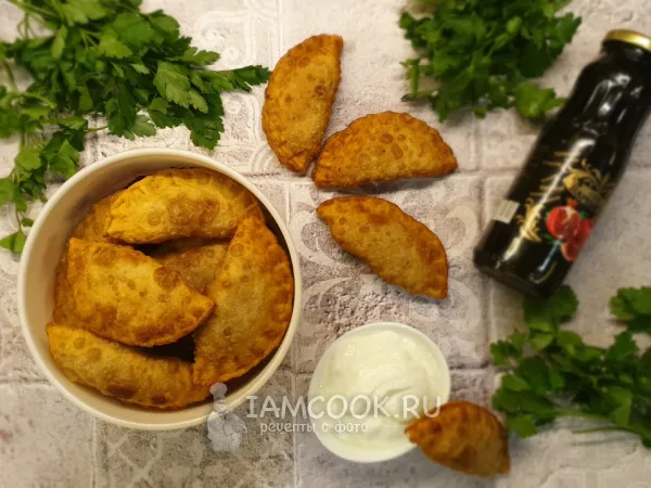 Фото готового блюда: Самбусек (ливанские жареные пирожки с говядиной)
