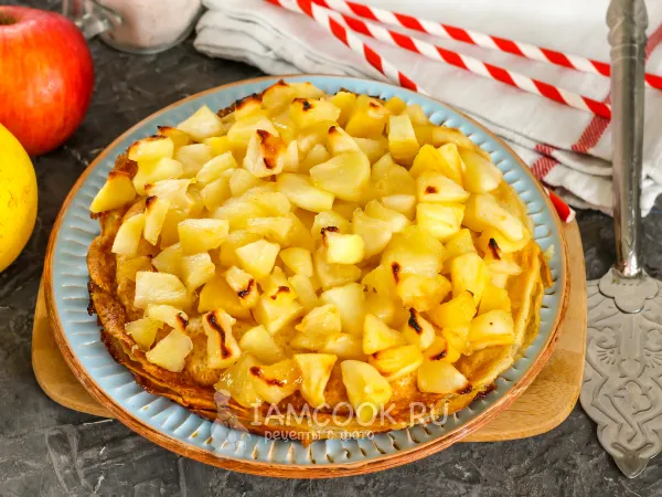 Фото готового блюда: Блинный пирог с яблоками
