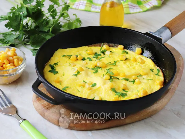Фото готового блюда: Омлет с консервированной кукурузой (на сковороде)